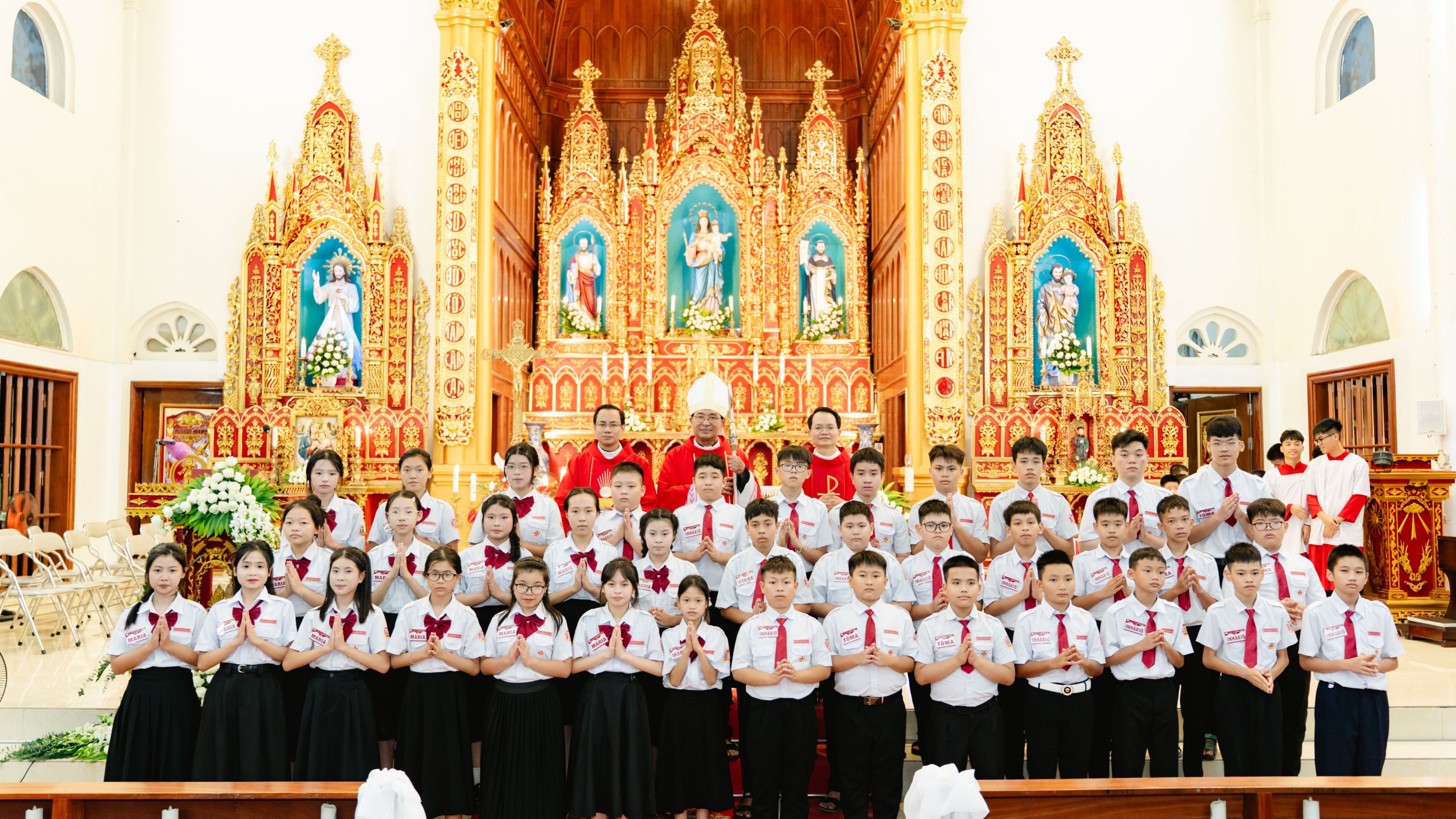 Hồng ân Chúa Thánh Thần trên 37 em thiếu nhi tại Giáo xứ Xuân Điện
